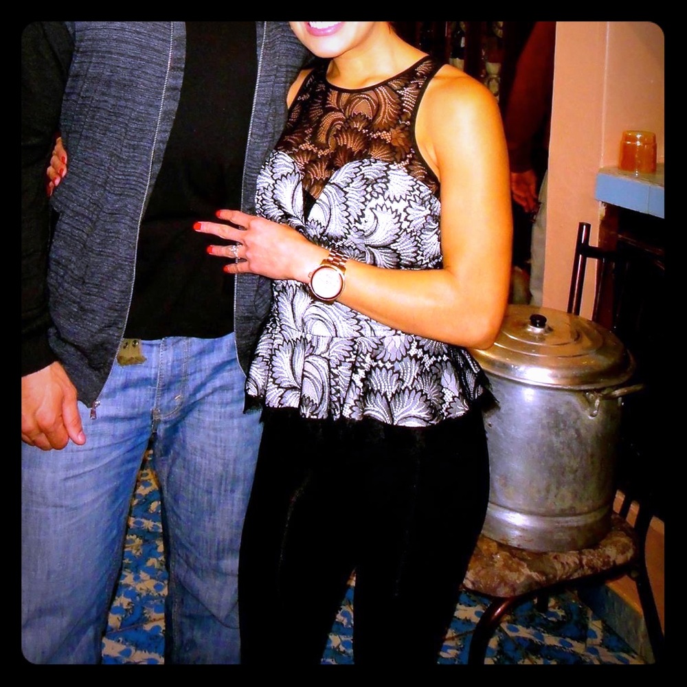 SET - Bebe lace top & black leggings